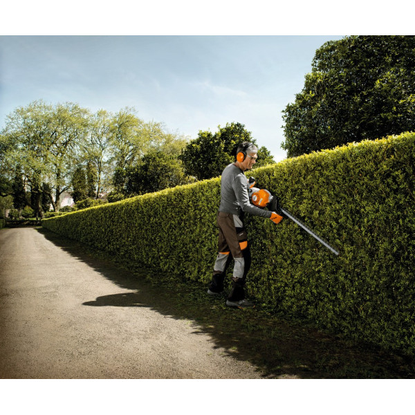 TAILLE HAIES THERMIQUE STIHL HS 82 R - 750